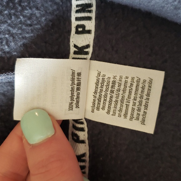 VS PINK Logo High-Low Cropped Fuzzy Sherpa Lined Zip-Up Mock Neck Jacket - Picture 4 of 13